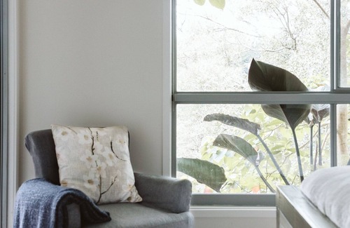 North Maleny House | Kookaburra - Private One Bedroom Cottage with Lake View