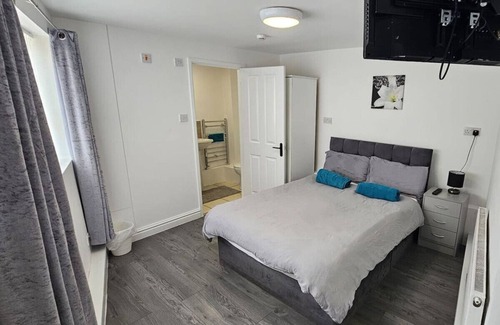 Anfield Cabin | Kop View Hotel - Ensuite Double Room