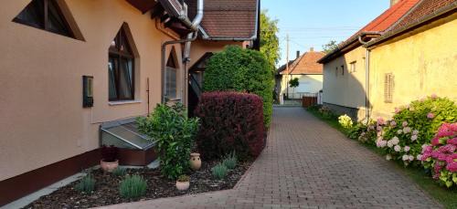 Balatonbereny Bed & Breakfast | Korona Panzió