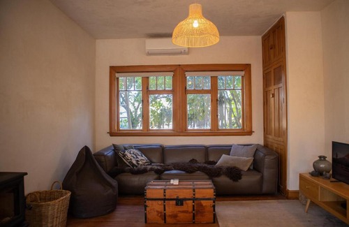 Kaikoura House | Kowhai Cottage Pizza Oven Central