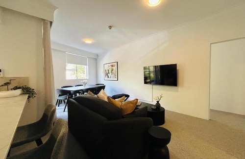 Camperdown Apartment | KozyGuru | Camperdown | Cozy 2-Bed Apt + Parking