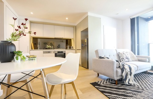 Docklands Apartment | Kozyguru Docklands Modern 1 Room Unit