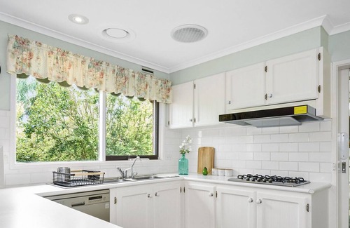 Glen Waverley House | KozyGuru | Glen Waverley | Quiet Home Near Park