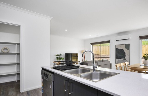 Pakenham House | KozyGuru | Pakenham | Comfortable 4-Bedroom House