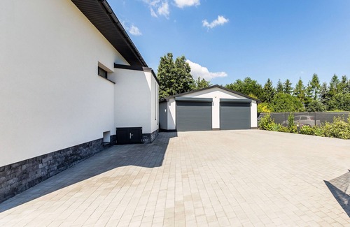 Chrosna House | Krakow Villa Heaven with jaccuzi and gym.