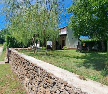Trn House | Kuća za odmor Buk