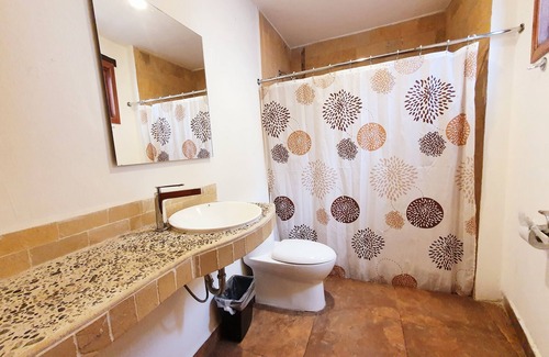 De Guadalupe House | KUKUL'IK | Cozy and Modern Home with Garage