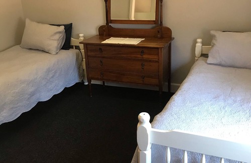 Wedderburn House | Kurracaburn Heights Accommodation