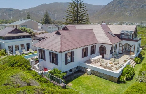 Fernkloof Villa | Kwaaiwater Heritage House | Luxury Coastal Villa in Hermanus