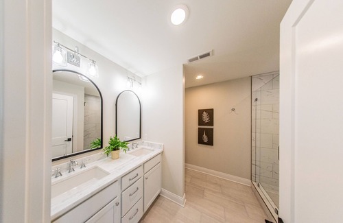 Grand Rivers House | KY Lake townhome in upscale community, minutes from dining & activities.