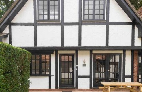 Saint Erth Praze House | Kynance Cottage, Recently Renovated, 5 Star