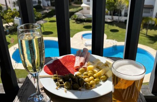San Luis de Sabinillas Apartment | Lägenhet högst upp, med pool och utsikt över havet