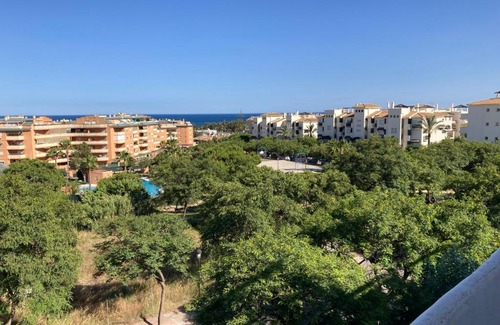 San Luis de Sabinillas Apartment | Lägenhet högst upp, med pool och utsikt över havet