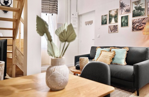 Saint-Paul-Trois-Chateaux Apartment | L'Émeraude Duplex