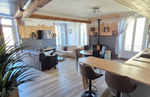 Laragne-Monteglin Apartment | L'Appart - 1 bedroom - Shower/Hammam - Pellet stove. Ideally located