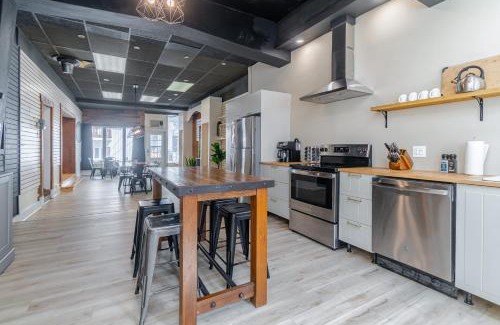 Ste Anne de Beaupre House | L'Auberge Saint-Anne 5BR with Billard & Hot Tub