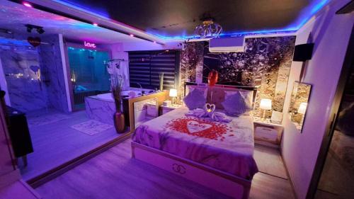Carpentras House | L'Aurore Love Room de prestige jacuzzi sauna piscine chauffée cuisine