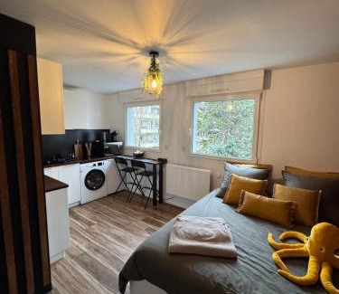 Saint-Nazaire Apartment | L'Escale - 300 m Océan - Hyper Centre - Lumineux - Garage Privatif