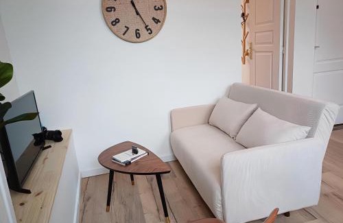 Sainte-Anne - Faubourg Noyon Apartment | L'escapade - 1 lit et 1 couchage d'appoint pour enfant- Proche centre ville