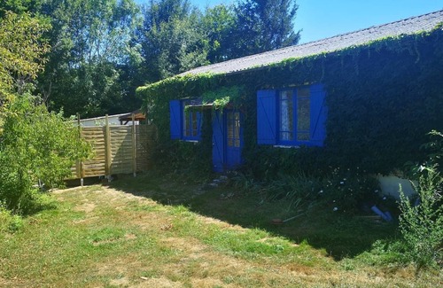 Eguzon-Chantome Cottage | L'Essenciel du Lac Lake access, Éguzon-Chantôme swimming pool