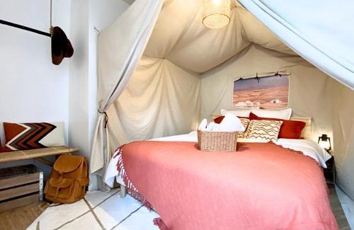 Villeneuve-sur-Yonne Apartment | L'Expédition - By BEST KEYS - Expérience Unique - Déco Immersive - Lit Queen Size & Canapé Convertible - Centre Ville - Smart TV - Machine à Café Nespresso - Netflix & WiFi ILLIMITÉ - Check-in Autonome - Parking Gratuit