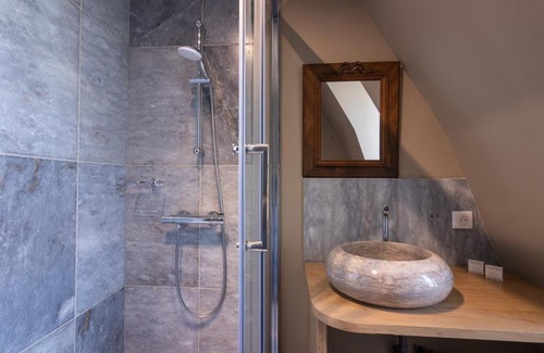 Bourges Apartment | L'Hôtel de Panette - La Charpente climatisée Renaissance - cathédrale