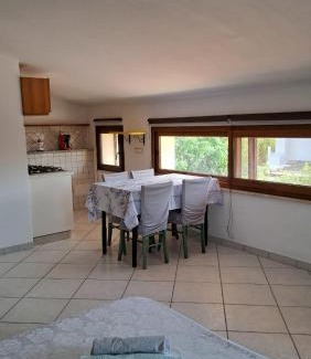 Carbonia Apartment | L'oasi - Monolocale con giardino in Sardegna