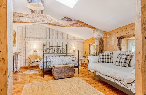 Noaillan Bed & Breakfast | L’Orée de Lansot – Attic Room in a Peaceful and Green Setting