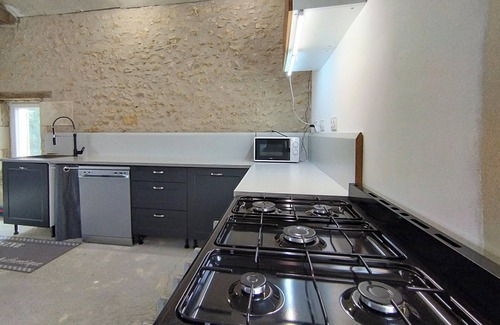 Celle-Levescault Cottage | L'Orée des Bois, 40 pers summer/28 pers winter 3 gites Swimming pool/Sauna/Jacuzzi