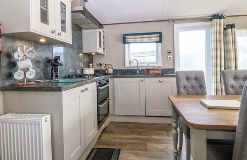 Towyn Cottage | L1 FARMER, pet friendly, with pool in Towyn