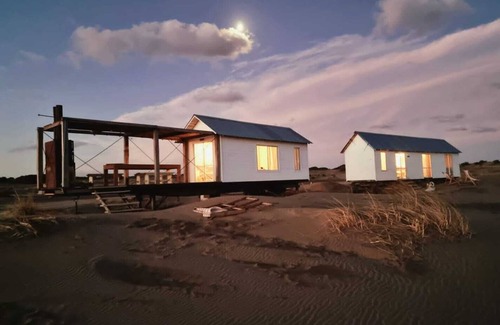 Partido de Tres Arroyos Cabin | "La anita" beach house facing the sea.