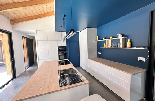 Piraillan Villa | "La belle vie" comfortable vacation home with heated pool and sauna