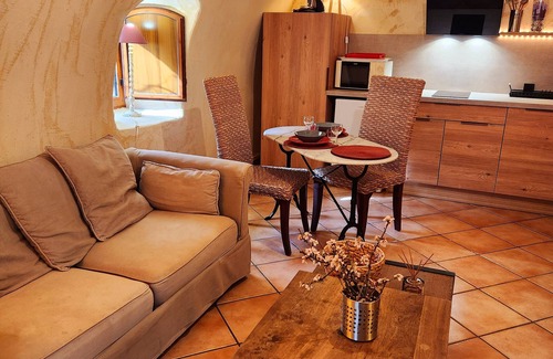 Monticello House | La Bergerie, ideal for couples, welcomes you in its authentic decor.