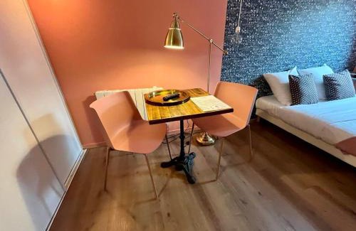 Centre Ancien Apartment | la bonbonnière : studio