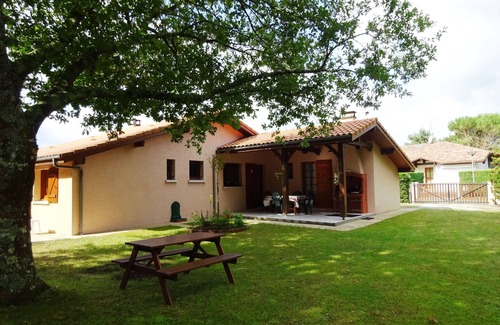 Vielle-Saint-Girons House | La Bouée Rouge: Landes house for 6 people: Lac de Léon, forest and ocean.