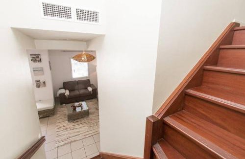 Saint-Pierre De La Reunion Apartment | LA CARAMBOLE - T3 DUPLEX à Terre Sainte vue mer
