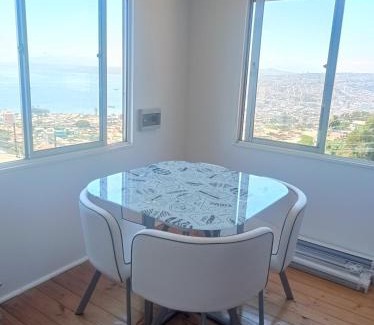 Valparaiso Apartment | La Casa Alegre