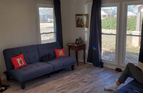 Shamrock House | La Casa Amarilla - a cozy home in Friendly Small Texan Town