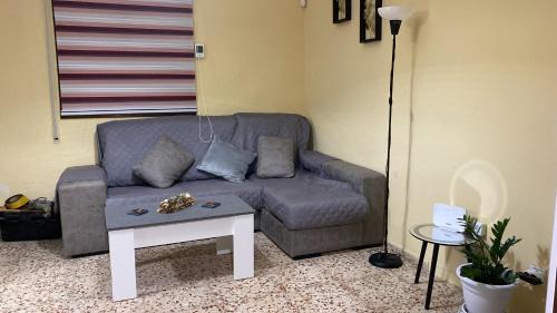Villajoyosa House | La casa amarilla de Luis y Eileen