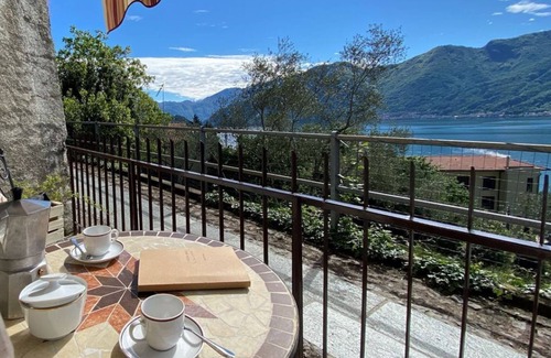 Colonno Apartment | La Casa Di Natale on the Greenway