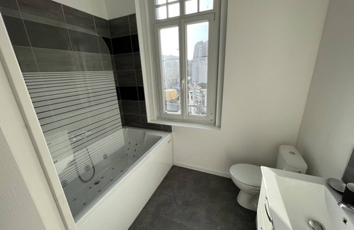 Lievin Apartment | La Chambre Balnéo - 2P downtown Liévin