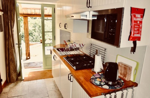 Riols Cottage | La Chataigne - Cosy gite with panoramic mountain views, immersed in beautiful nature