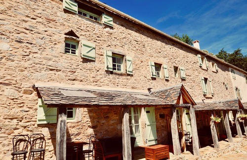 Riols Cottage | La Chataigne - Cosy gite with panoramic mountain views, immersed in beautiful nature