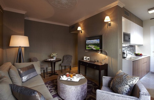 Palais-Royal Apartment | La Clef Louvre Paris by The Crest Collection