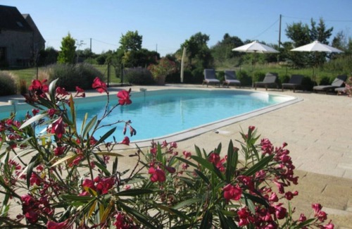 Cussay Cottage | La Colombe - Luxury 2 bedroom holiday home with heated pool in the Loire Valley