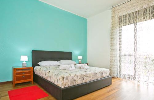 Albate Apartment | LA'DELI - Como - grande appartamento con parcheggio, nefltix, giardino, terrazzo