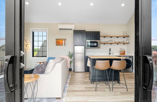 Ottawa House | La Dolce Vita 4 bed 4.5 bath
