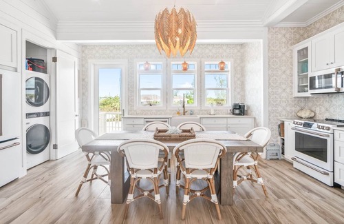 William's Town House | La Dolce Vita Cottage - Beachfront w/pool directly on Tropic of Cancer Beach!