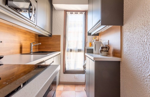 La Faviere Apartment | La Favière Apartment – ​Comfortable Stay Just a Stone's Throw from the Beach