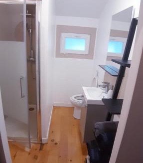 Nord - Gare Apartment | La Glacière - chambre avec salle de bain - 2 personnes